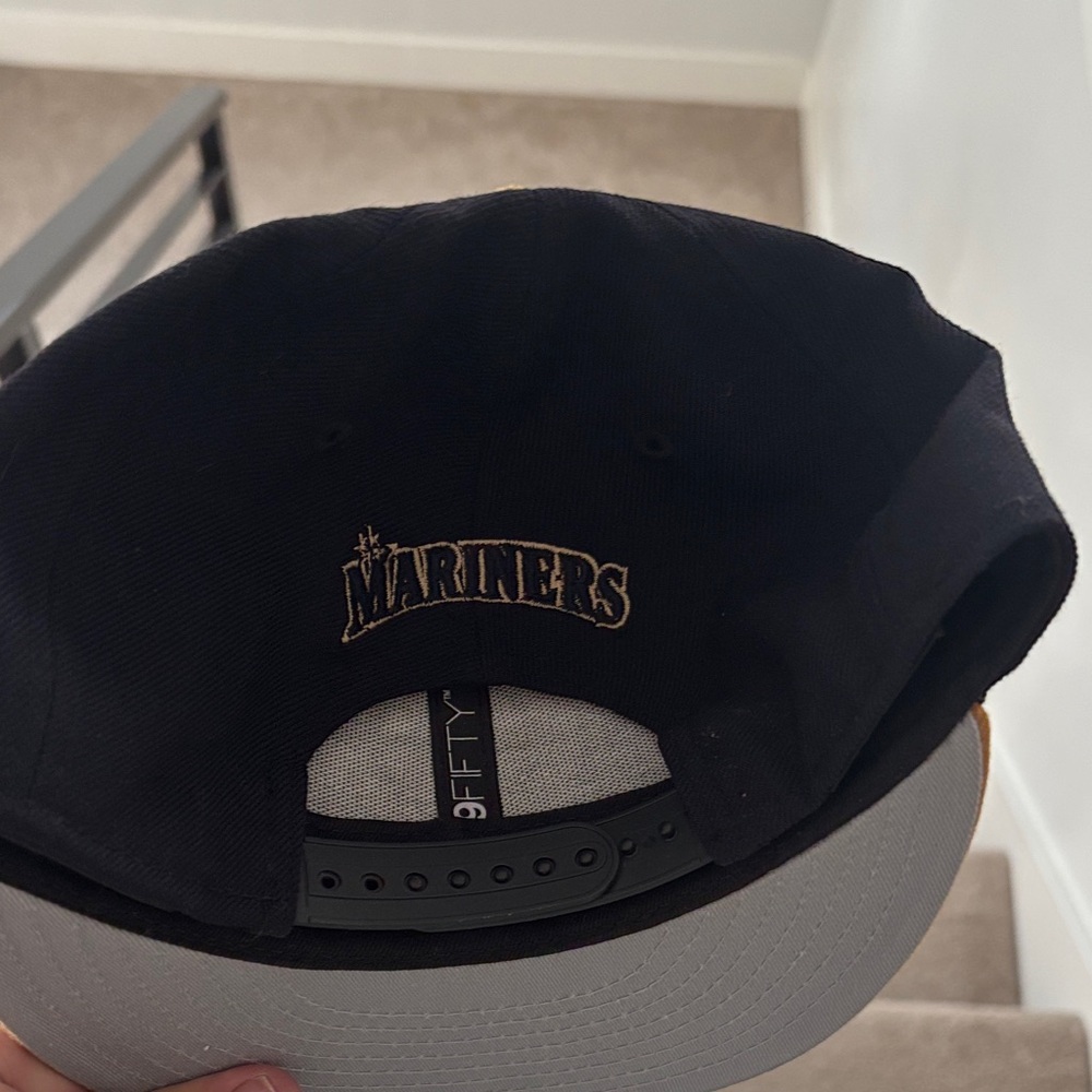 New Era Black and Gold Seattle Mariners SnapBack hat - Picture 5 of 6